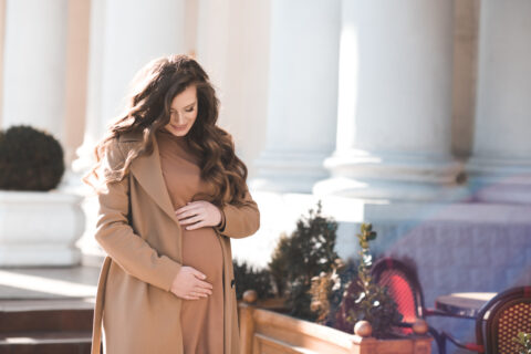 Tips om je pre-baby stijl te behouden met voedingskleding